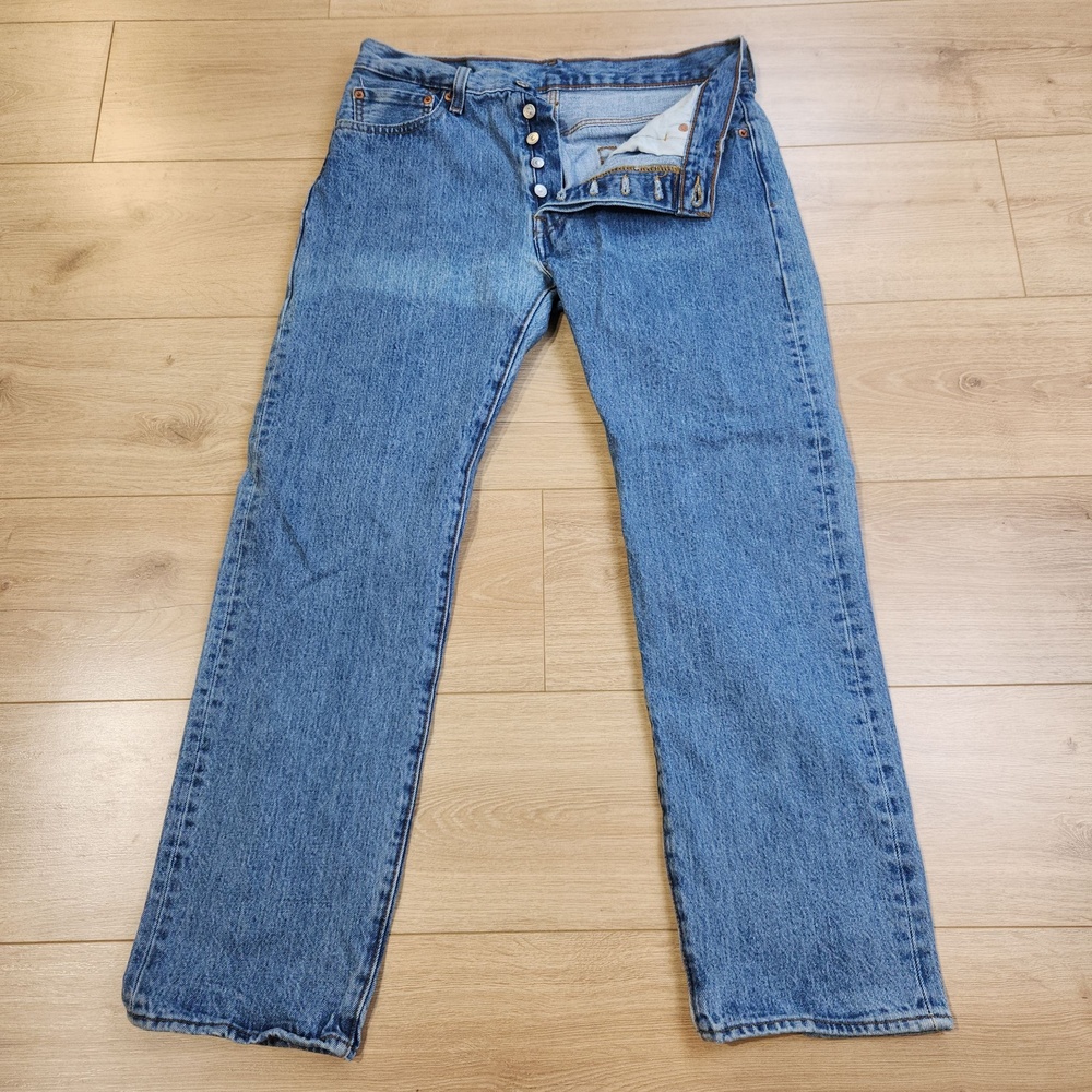 Levis 501 Jeans Mens 32x30 Blue Medium Wash Button Fly Straight Denim Casual
